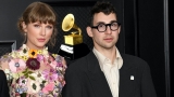 Taylor Swift bestätigt in einem neuen Behind-the-Scenes-Video, dass Jack Antonoff am neuen Album „Midnights“ gearbeitet hat
